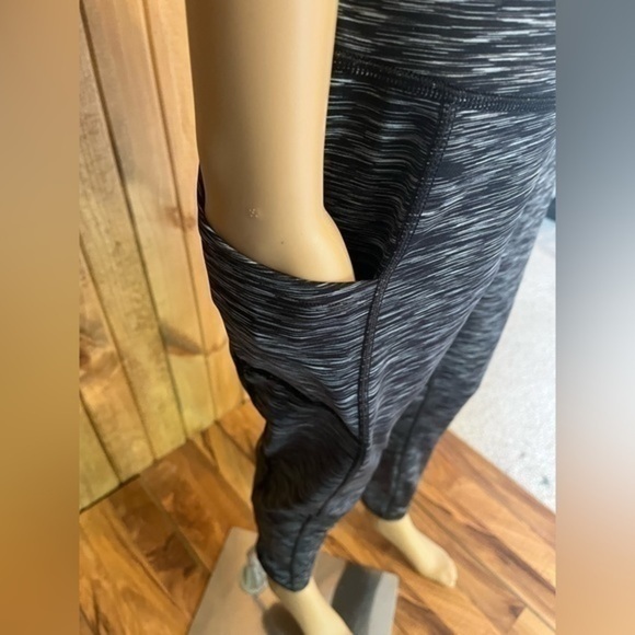 Fengbay women’s yoga pants, size XL - Picture 3 of 4